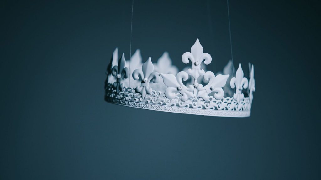 foto de uma coroa simbolizando a relação de Poder