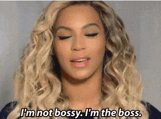Cantora Beyonce dizendo "Eu não sou mandona. Eu sou quem manda".
