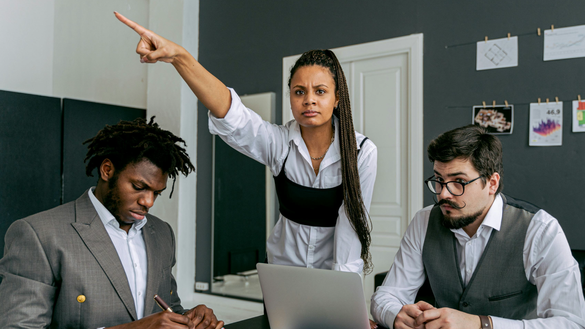 5 comportamentos de lideranças que minam a confiança em times de alta performance